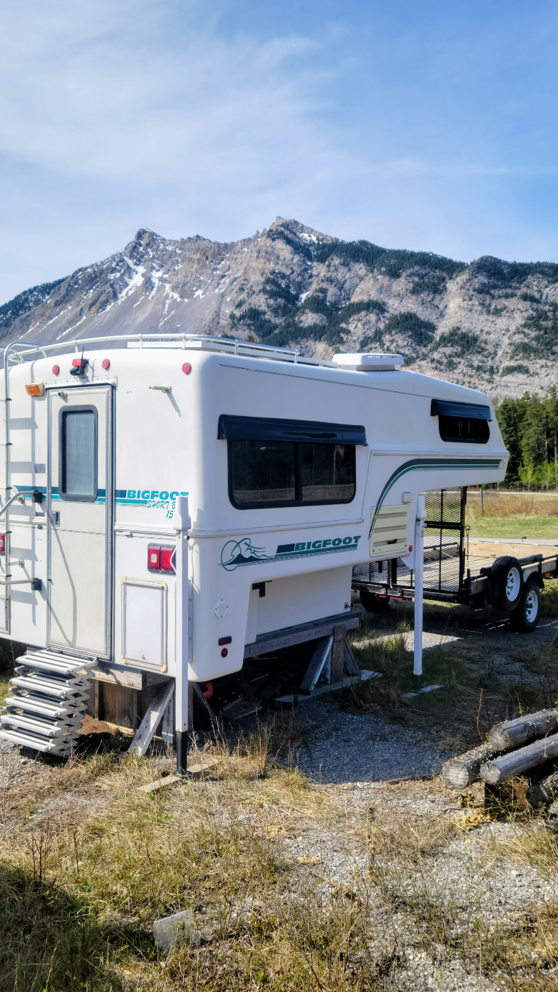 Bigfoot Camper 1500 8'2" fits 3/4 ton - photo 3