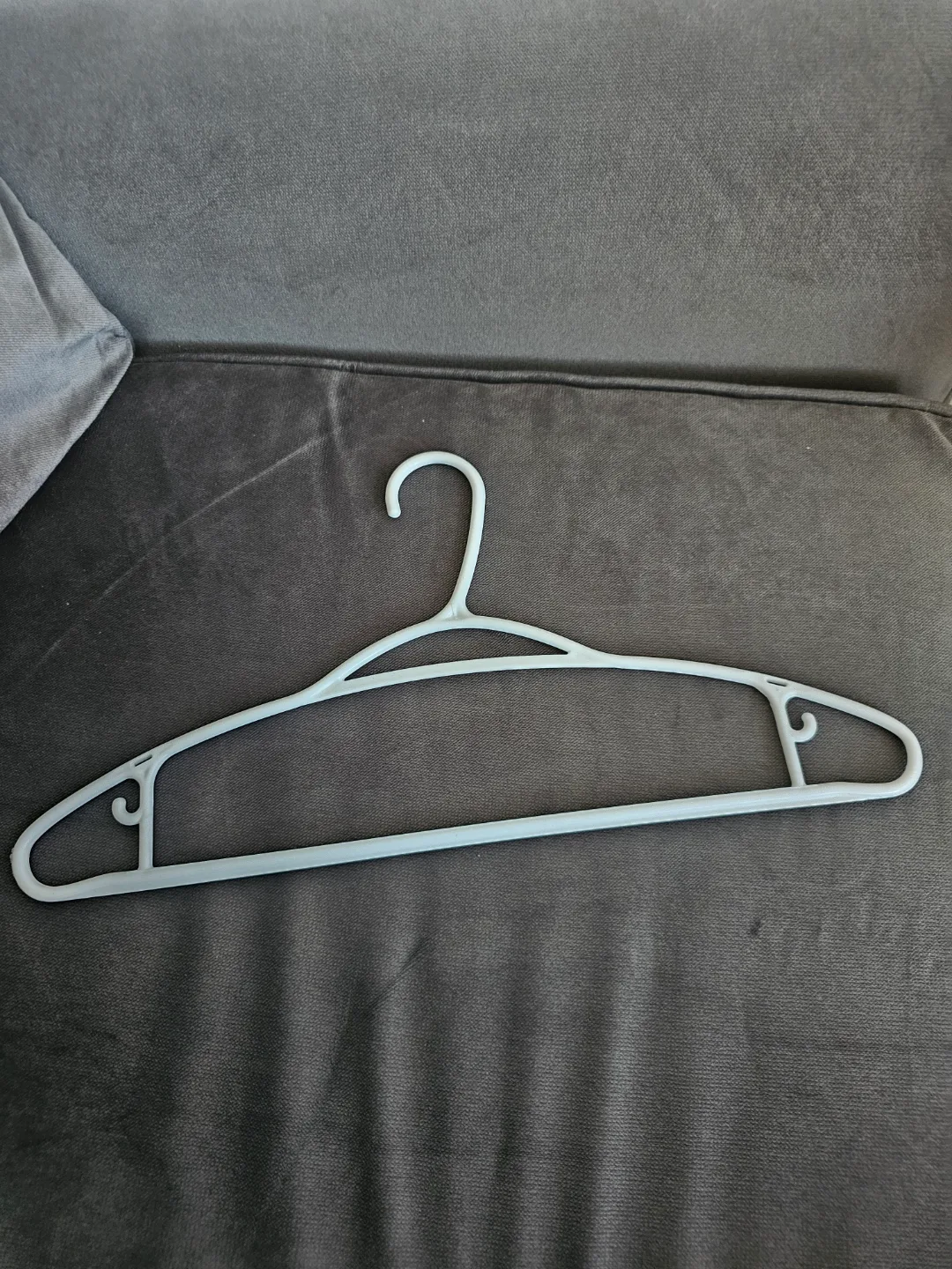 Ultra Slim Plastic Adult Hangers, Set of 50 FAST PICK-UP image indicator(2)