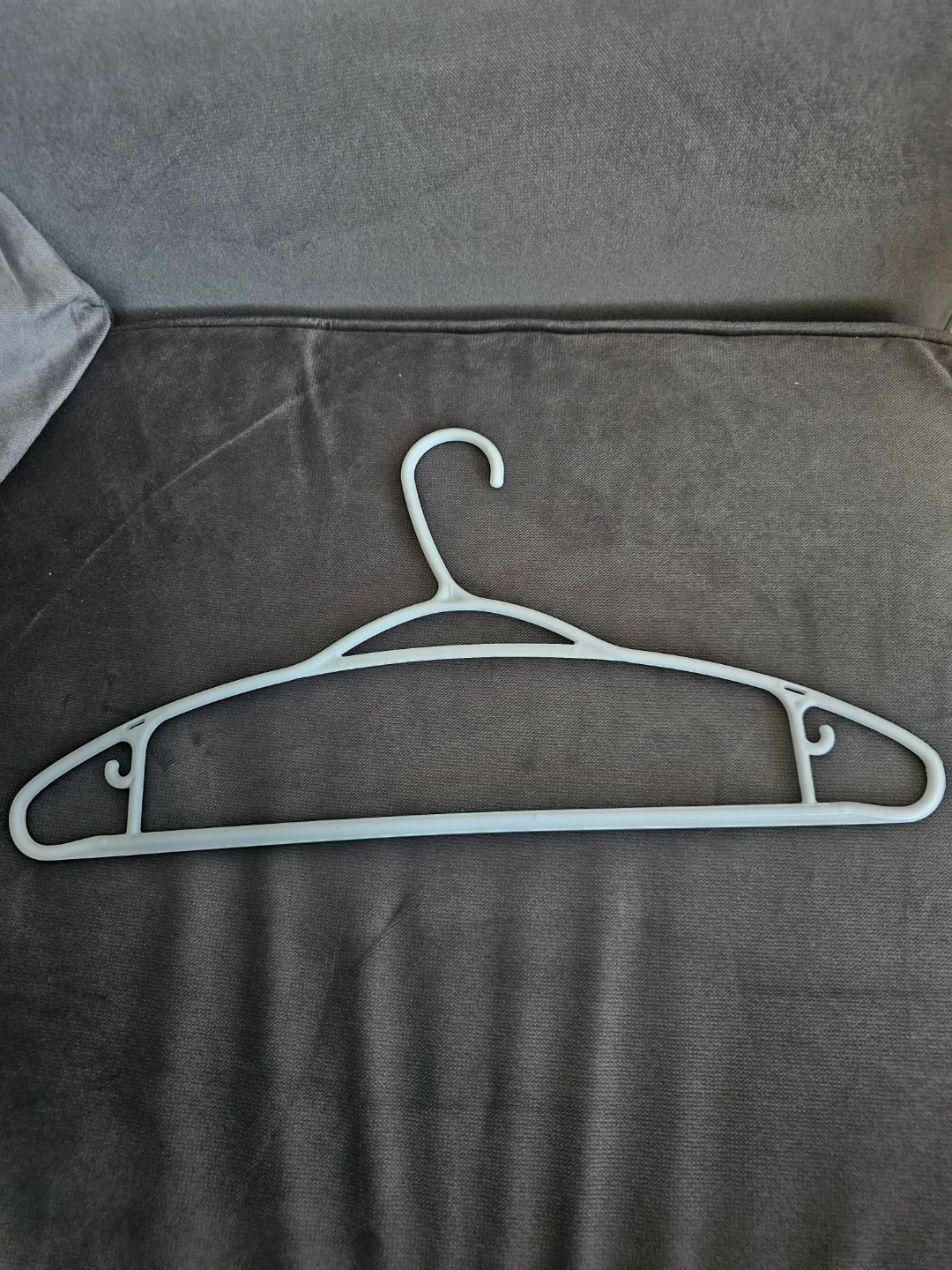 Ultra Slim Plastic Adult Hangers, Set of 50 FAST PICK-UP image indicator(3)