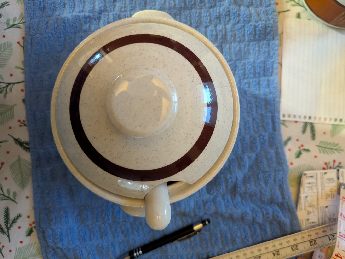 Vintage speckled ceramic soup tureen with lid and spoon - photo 2