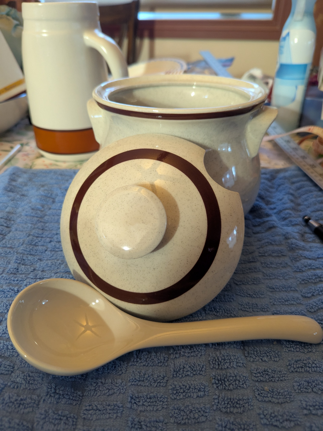 Vintage speckled ceramic soup tureen with lid and spoon - photo 3