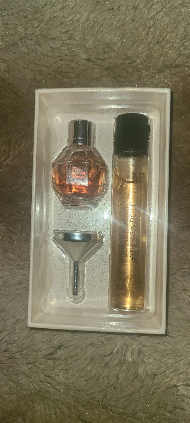 Viktor & Rolf Flowerbomb Travel Perfume Set 🏒 image indicator(2)