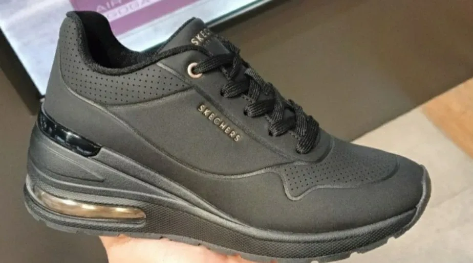 Skechers Women's Black Sneakers Size 11 image indicator(2)