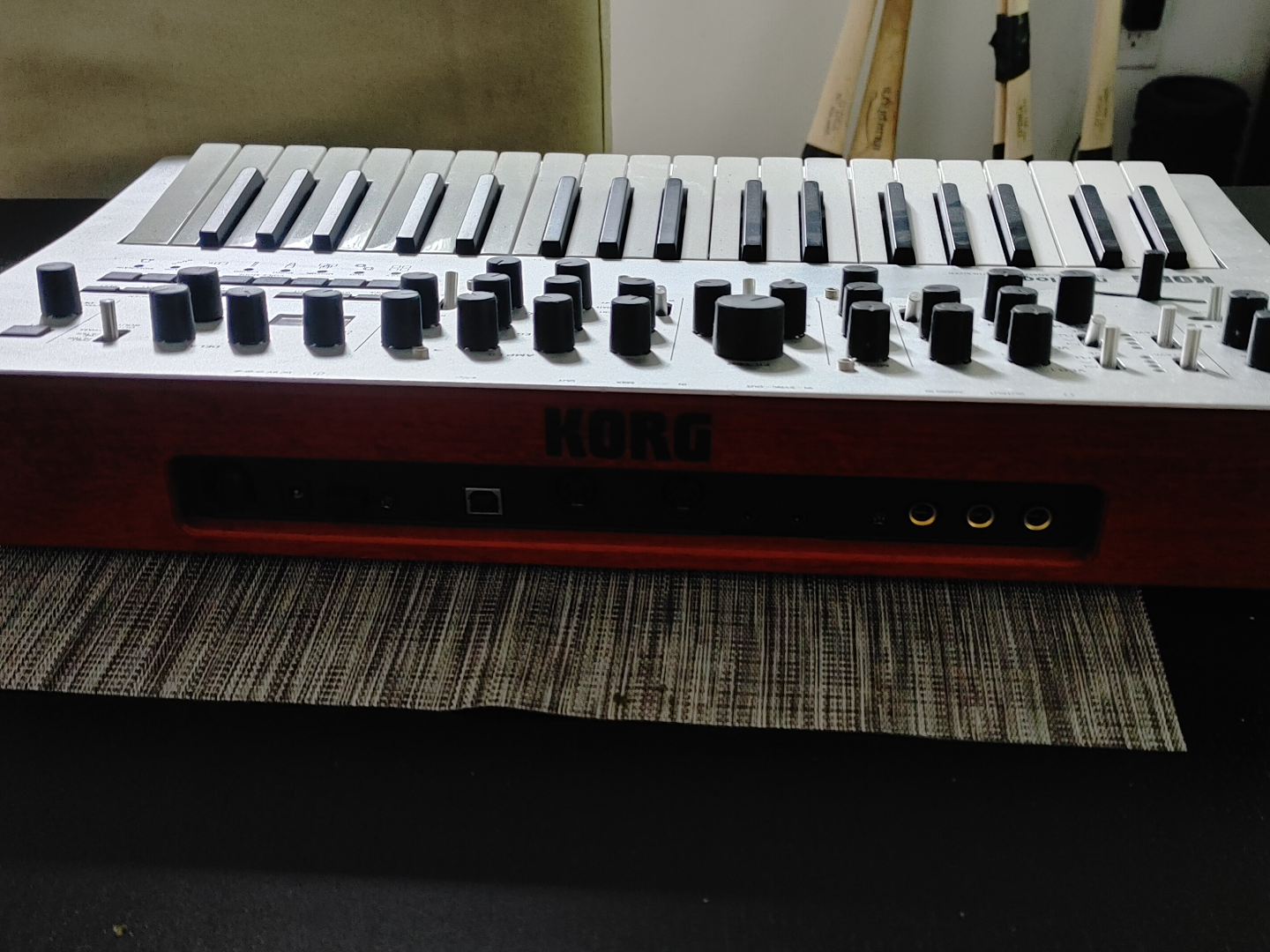 Korg Minilogue Synthesizer - photo 2