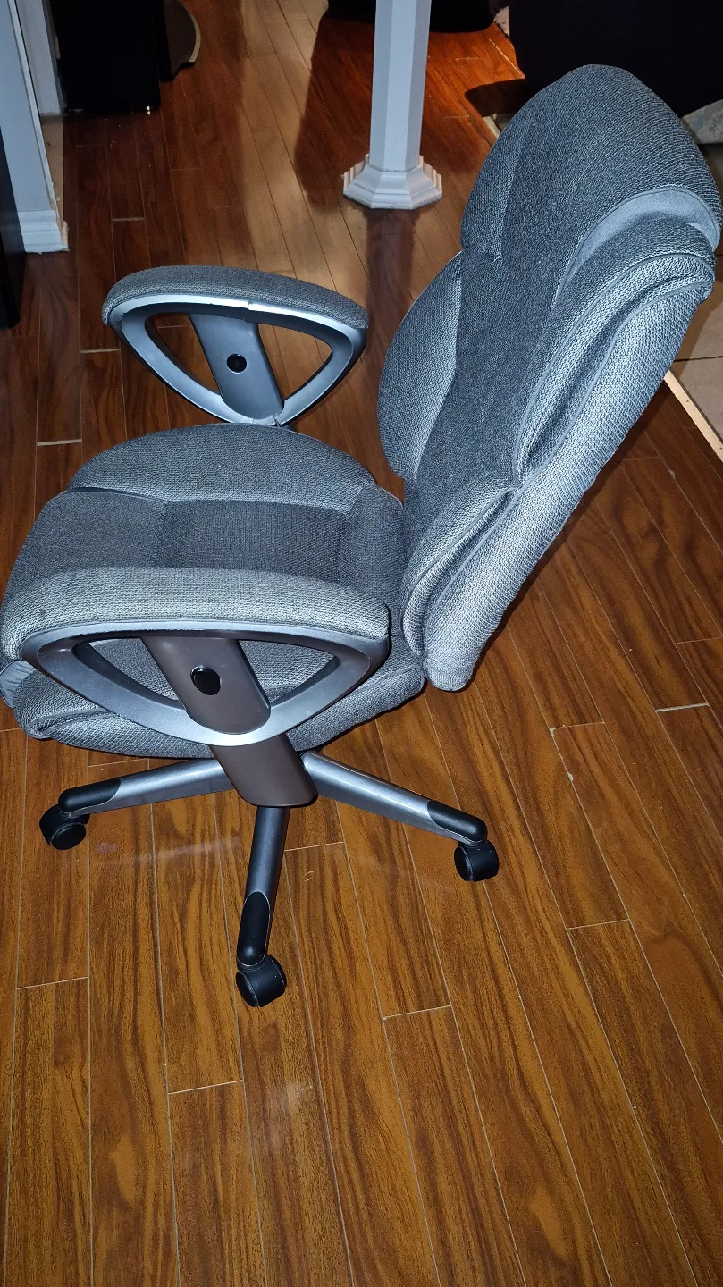 Grey Office Chair with Adjustable Height image indicator(3)
