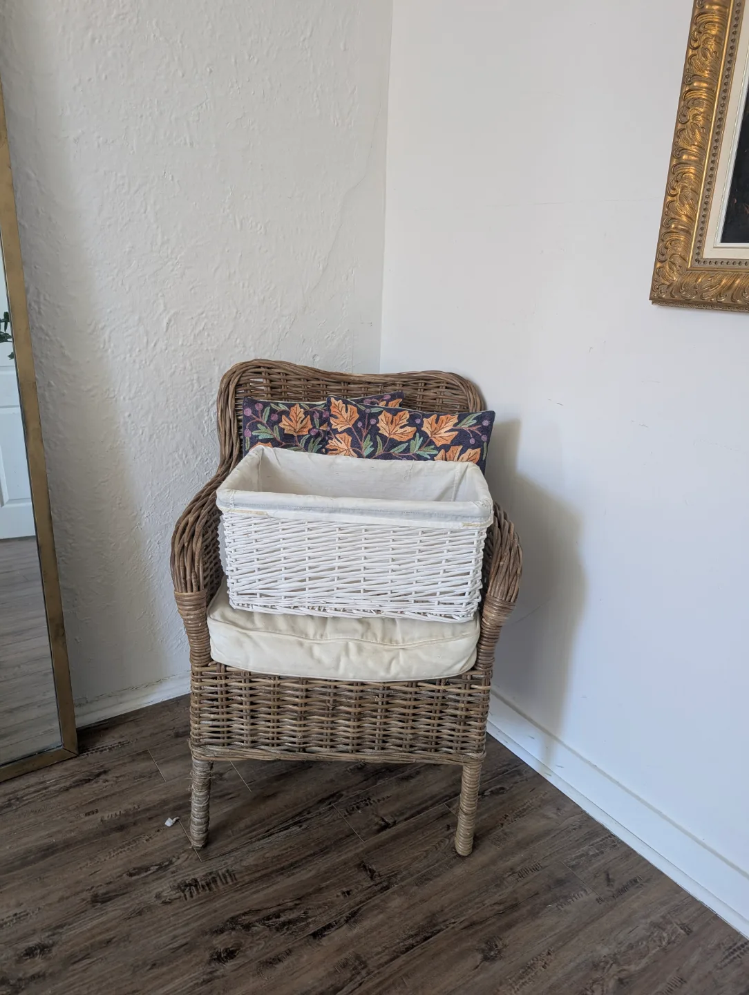 White Wicker Storage Basket with Liner image indicator(2)