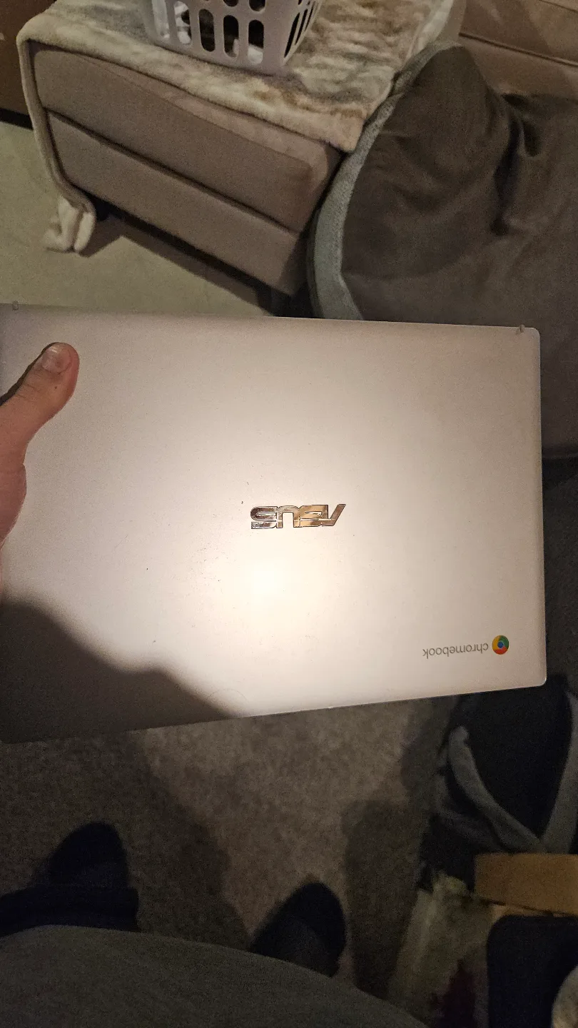 Asus Chromebook, (like - new condition) Compact Laptop image indicator(2)