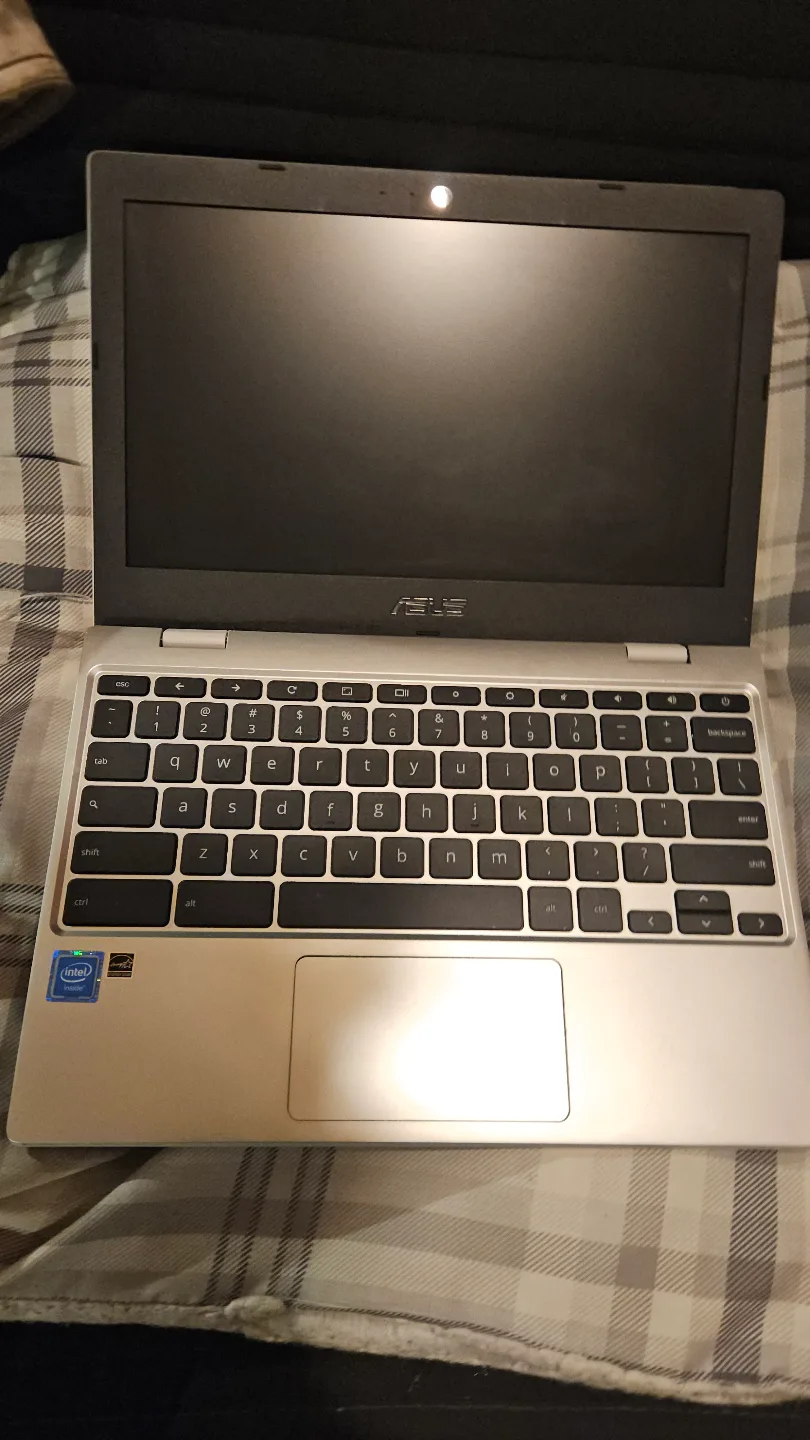 Asus Chromebook, (like - new condition) Compact Laptop image indicator(3)