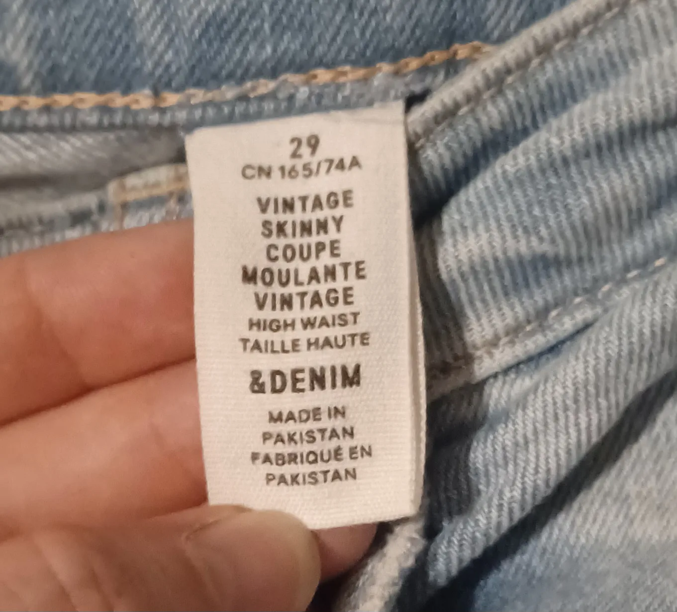 Women's Size 29 Light Wash Distressed Jeans image indicator(3)