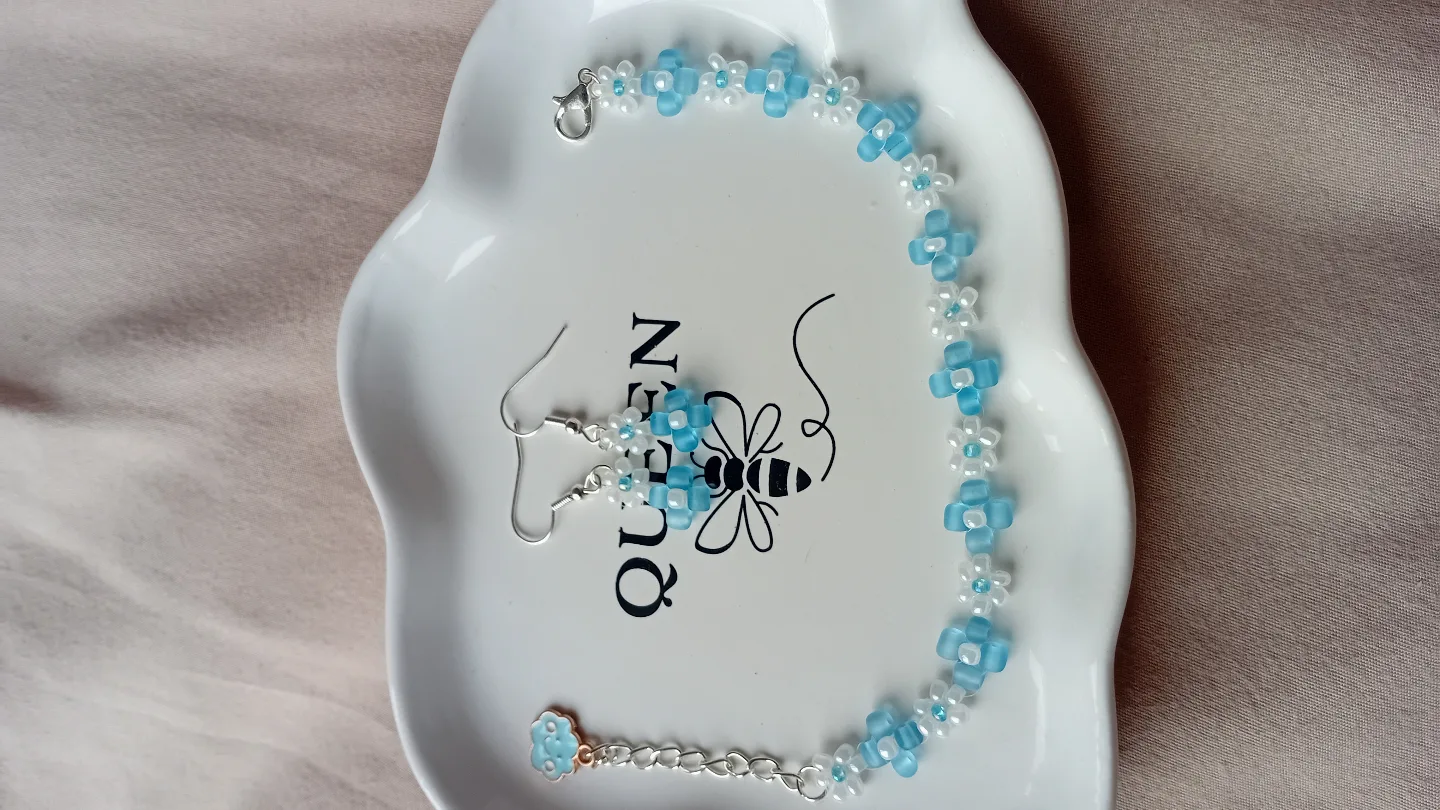 Handmade Daisy Bracelet and Earring Set image indicator(2)