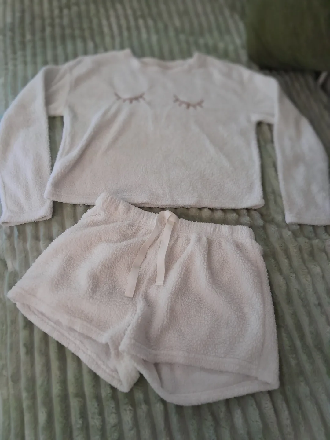 White Matching Pjamas🏒 thumbnail