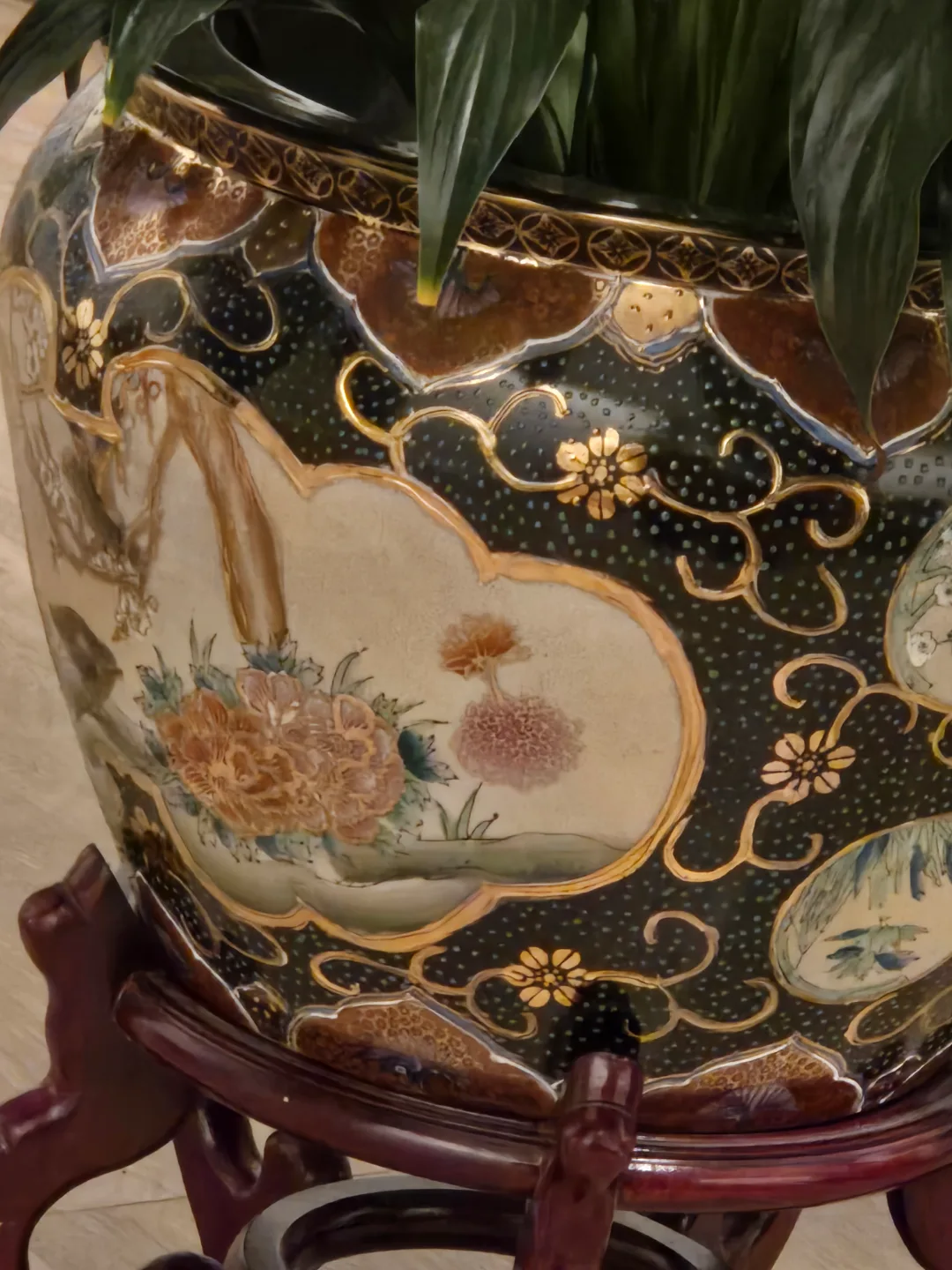 Peace Lily in Asian-inspired Pot with Stand image indicator(4)