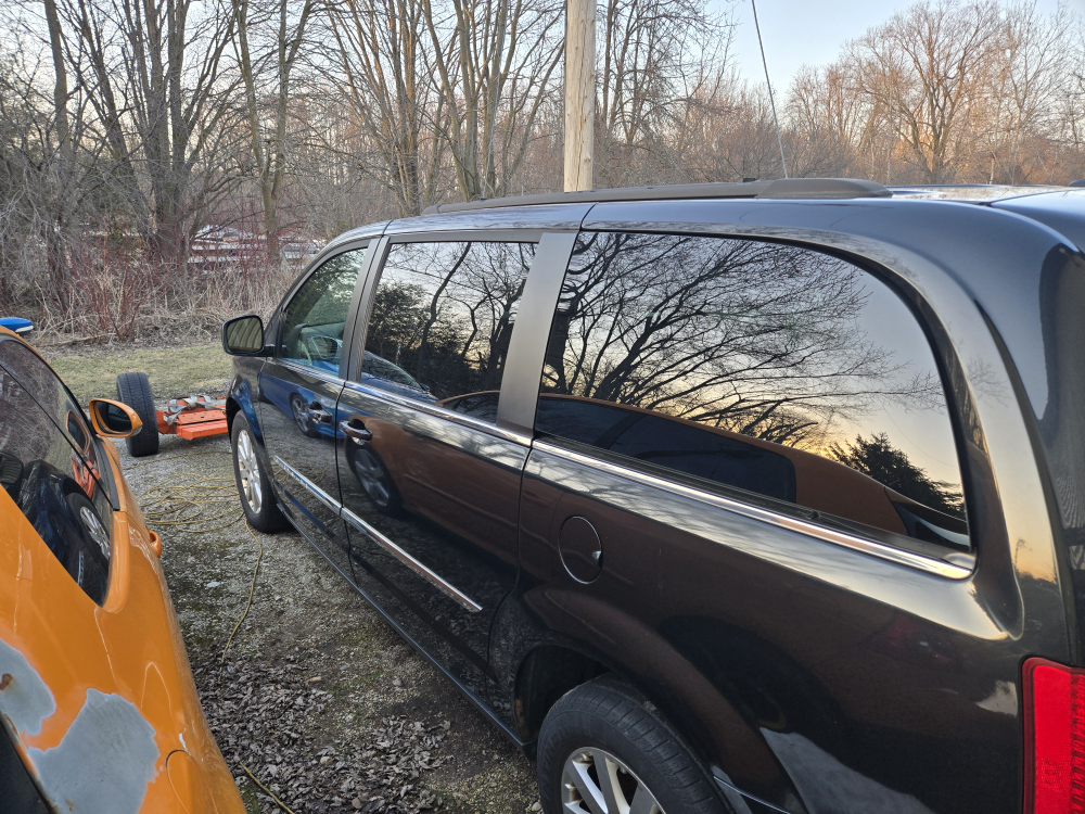 2015 Chrysler Town & Country Minivan - photo 3