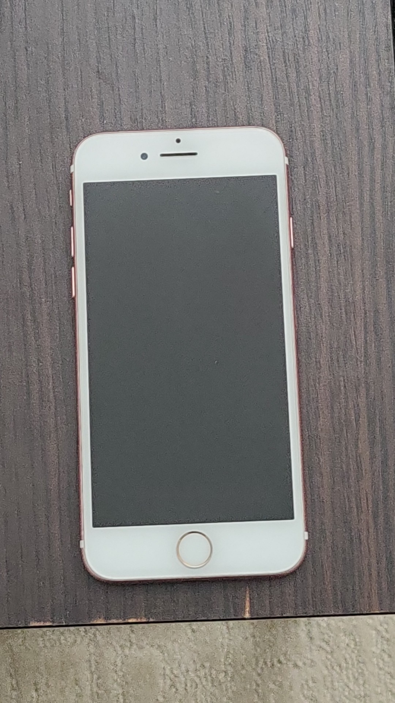 Rose Gold iPhone 7 - photo 2