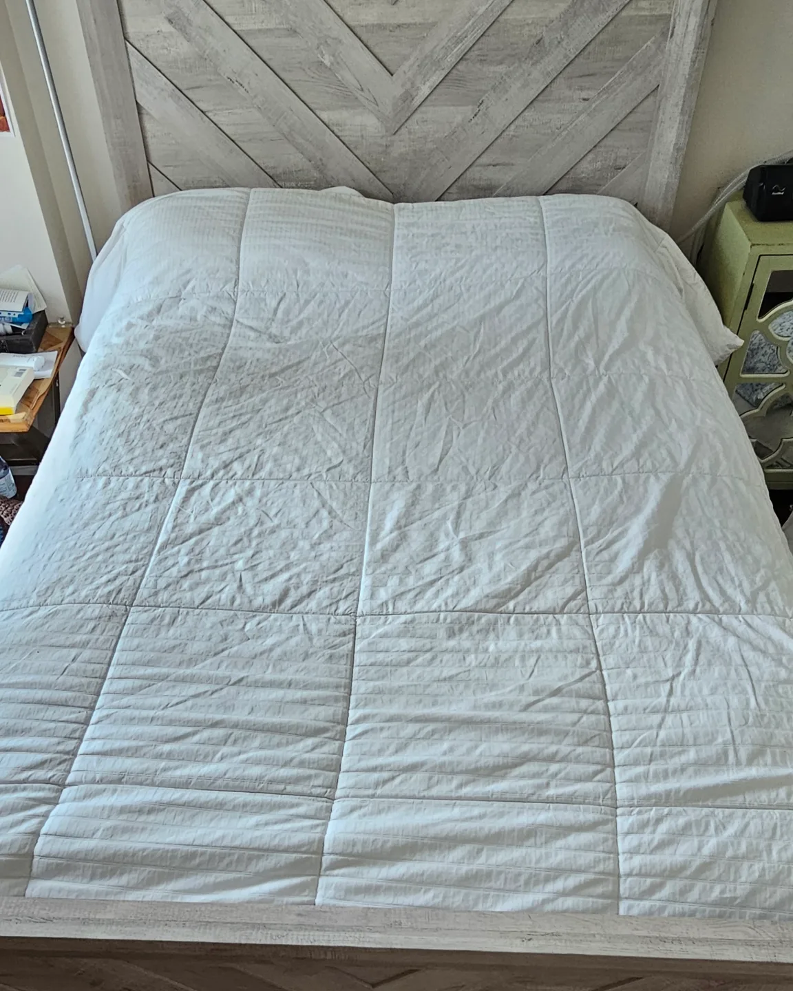 Queen Size White Quilted Comforter thumbnail