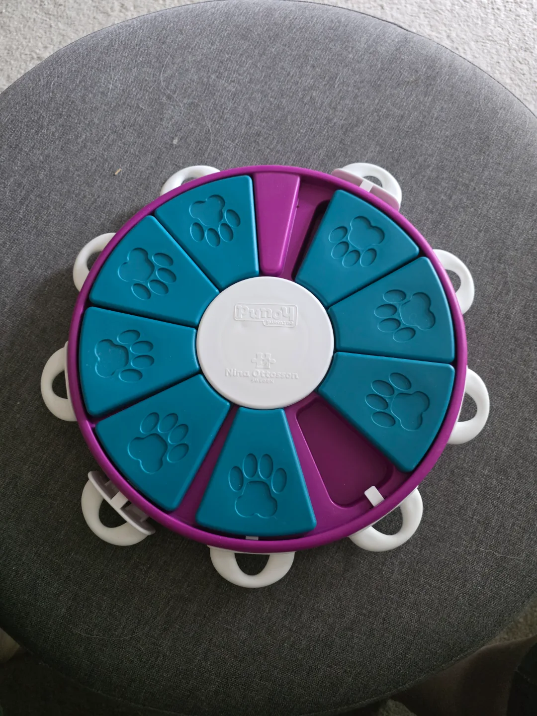 Puzzle feeder for dogs thumbnail