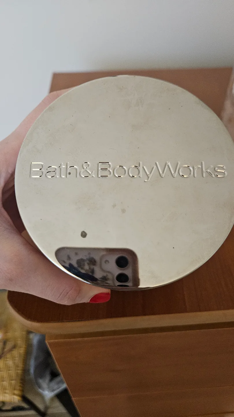 Bath & Body Works Frosted Cranberry 3-Wick Candle image indicator(2)