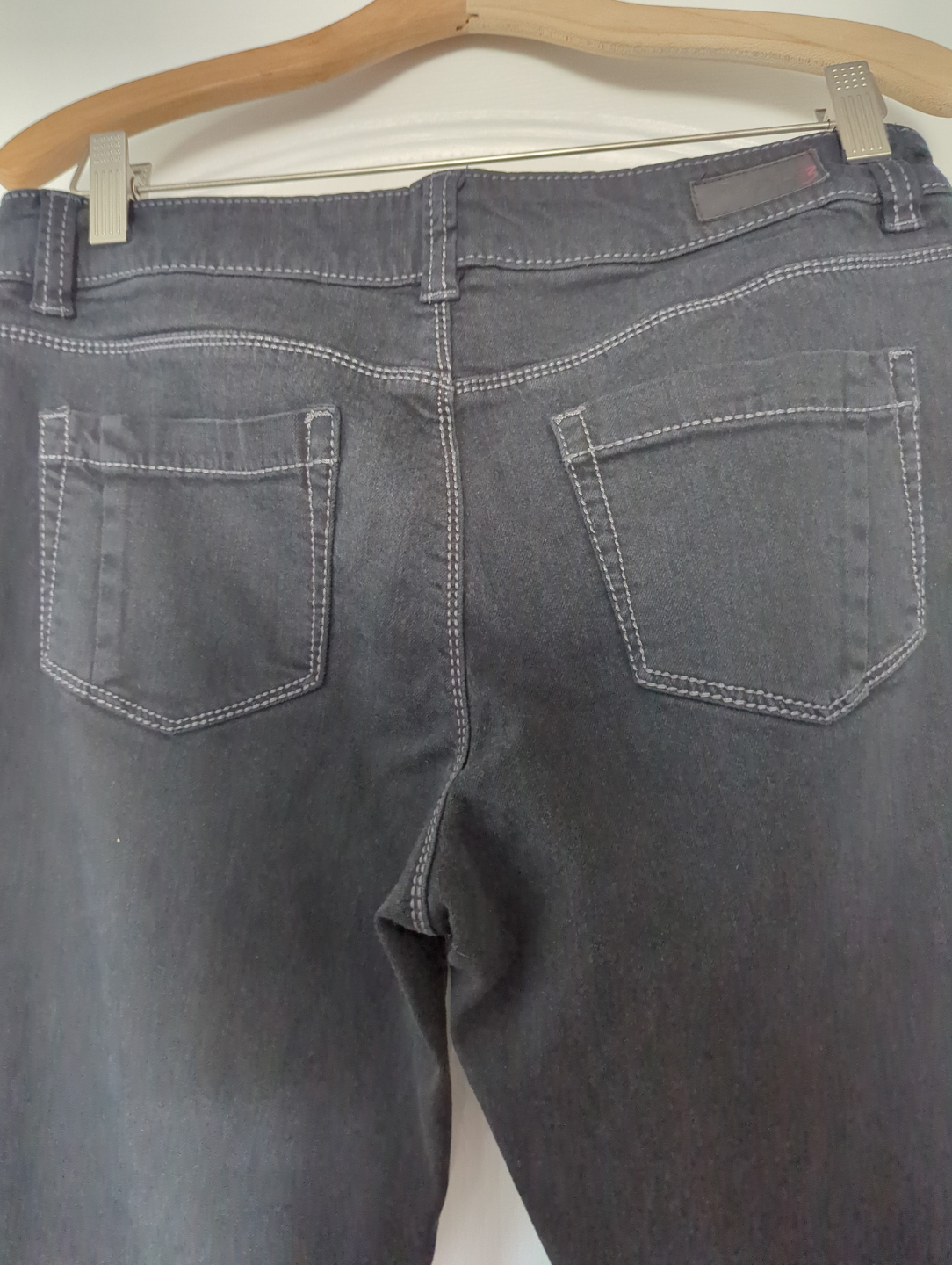 DH3 Women's Size 10x32 Straight Leg Jeans - photo 2