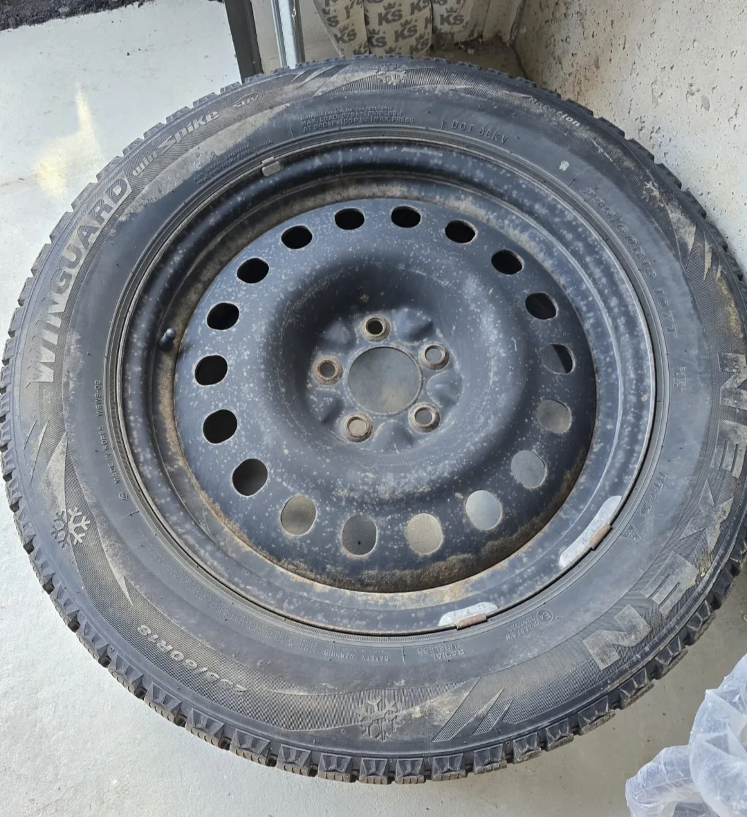 Used Winter Tire on Steel Rim - 235/60R18 image indicator(2)