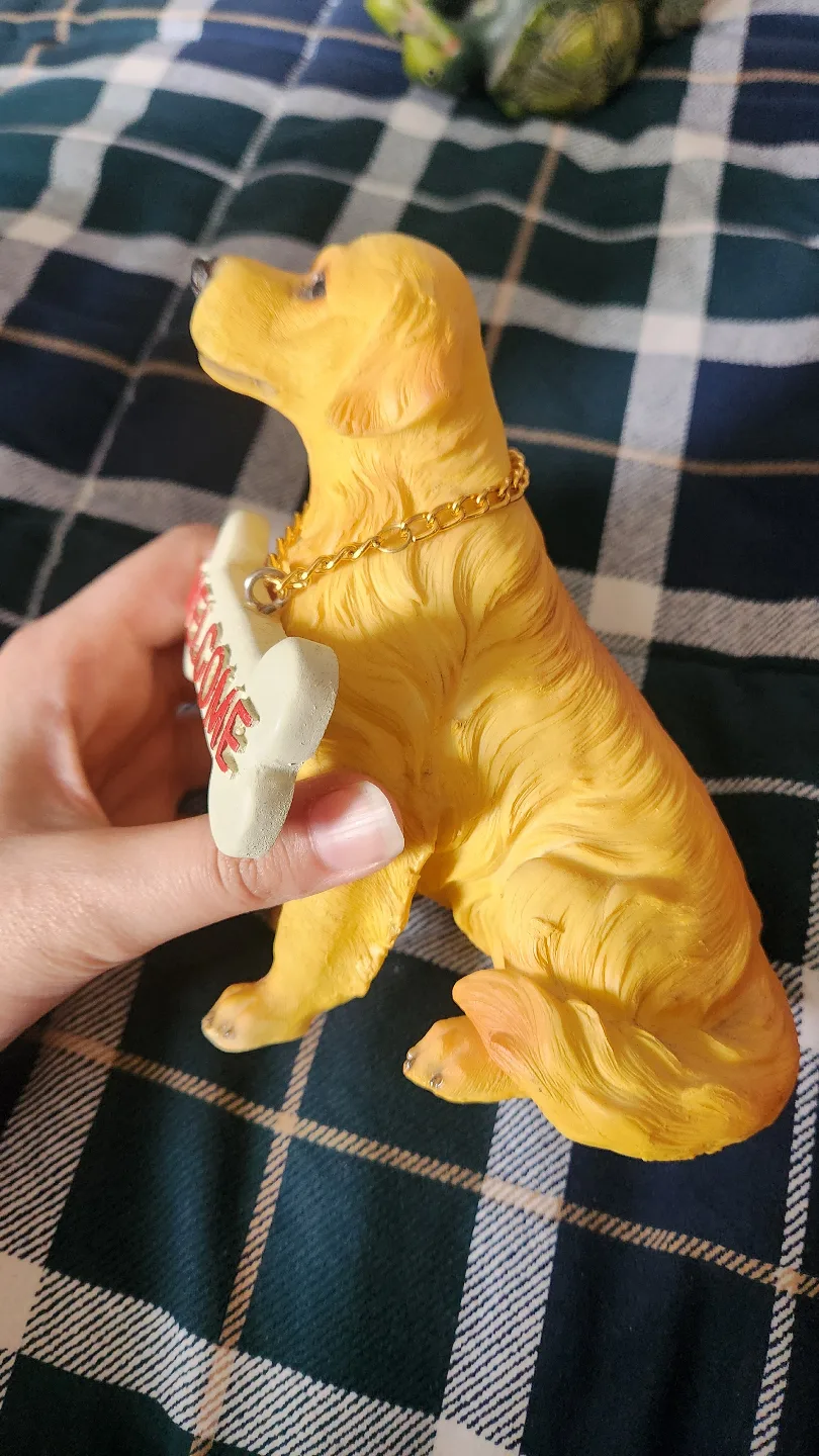 Golden retriever and turtle figures image indicator(4)