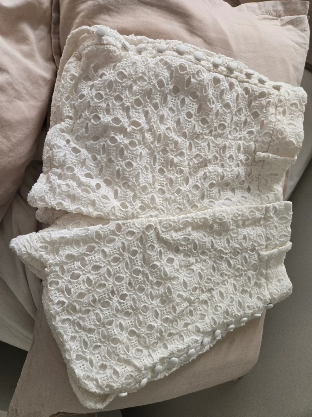 FREE cycle - Zara White Eyelet Shorts Size XS #freecycle thumbnail