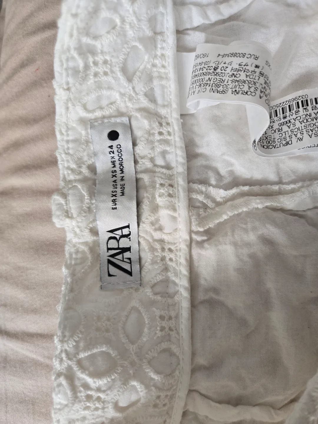 FREE cycle - Zara White Eyelet Shorts Size XS #freecycle image indicator(2)