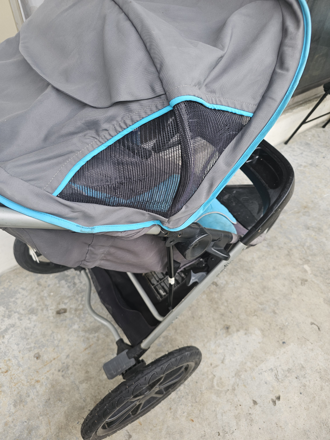 Evenflo jogging stroller - photo 3
