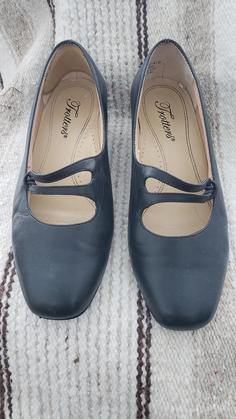 Women's Blue Leather Low Heels.  Size 6.5W thumbnail