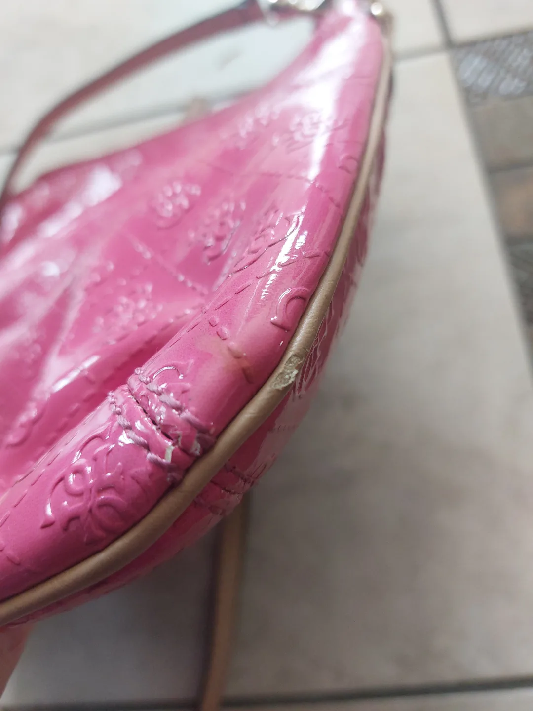 Guess crossbody image indicator(8)