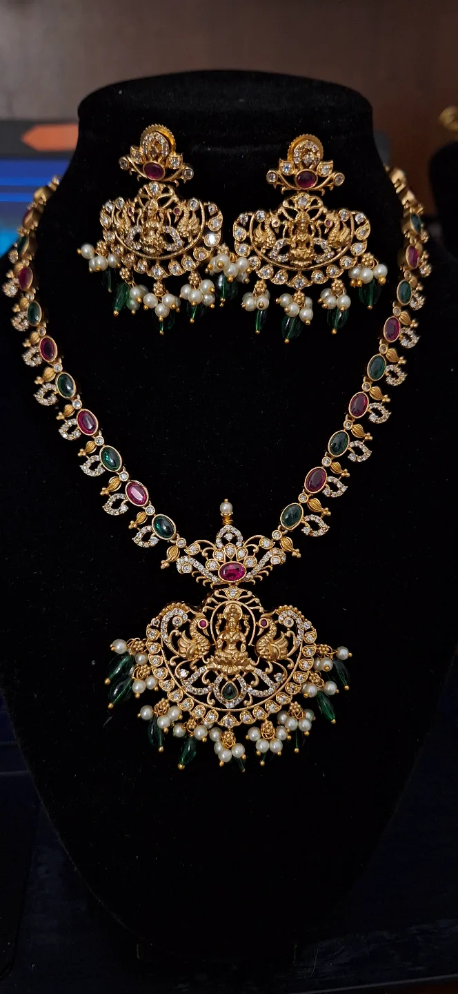 Gorgeous Gold-Tone Necklace Set with Green and pink Stones thumbnail