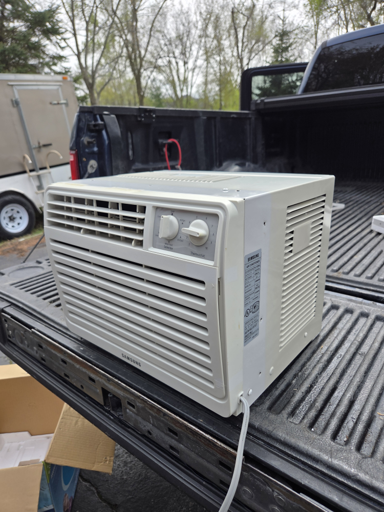 Samsung 6,100 BTU Window Air Conditioner - photo 2