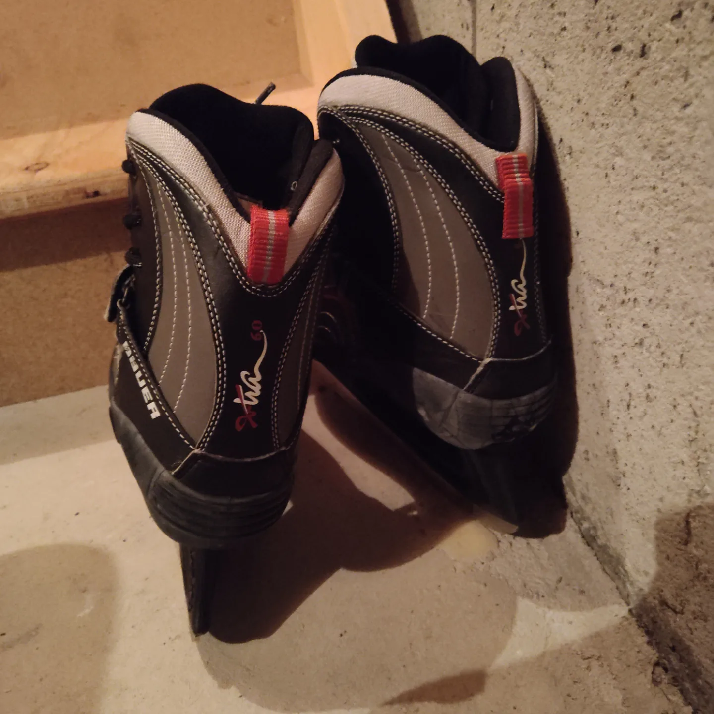 Bauer Youth Ice Skates - Size 7🏒 image indicator(3)