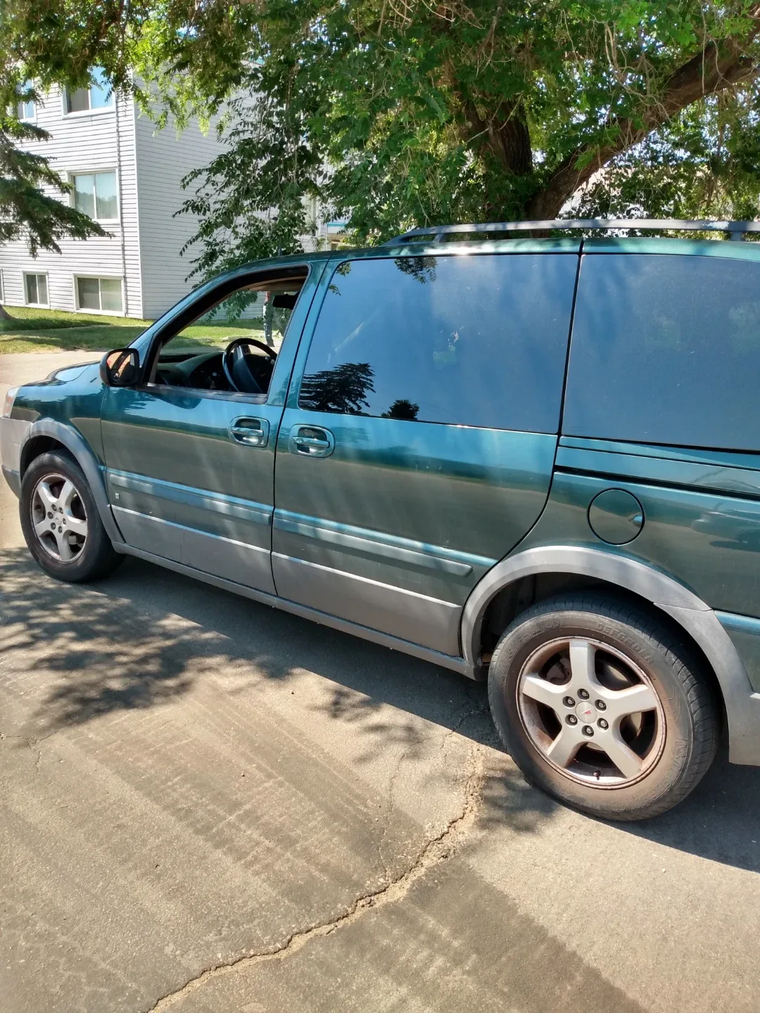 2005 Pontiac Montana SV6 Minivan thumbnail