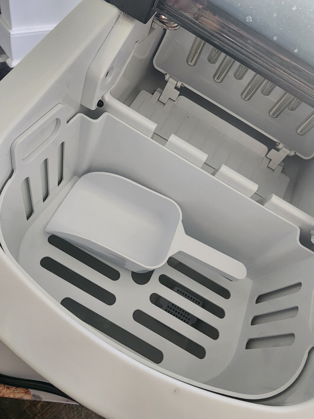 Frigidaire Compact Ice Maker - photo 2