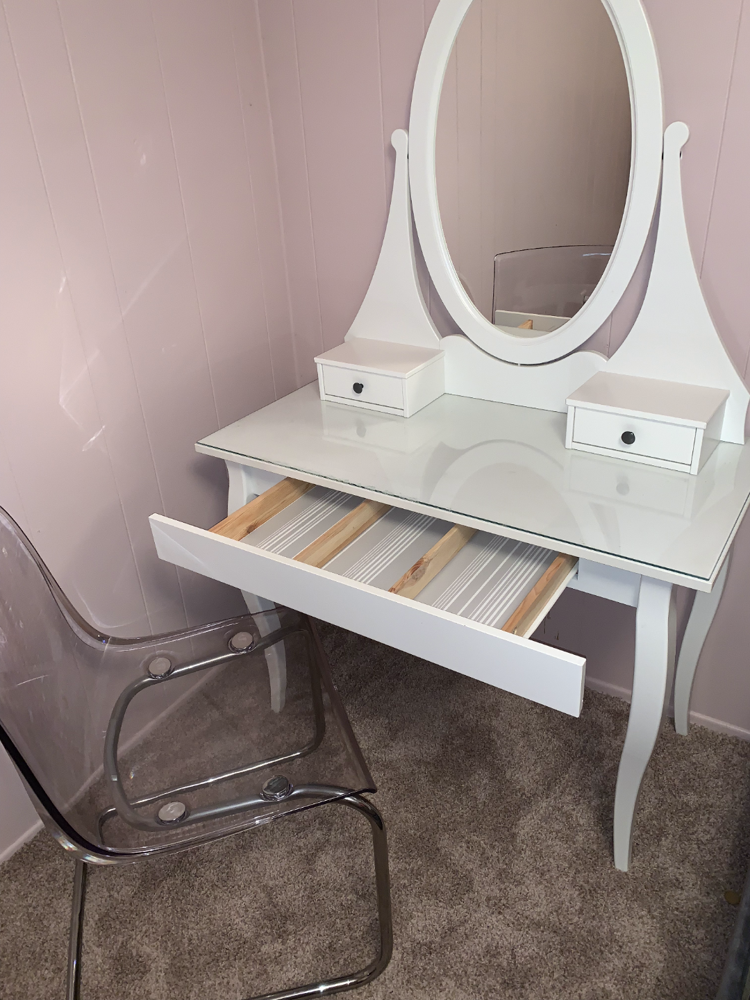 Vanity table and chair