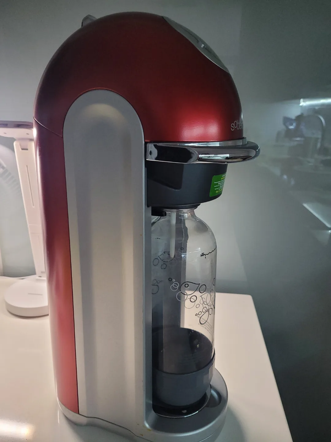 SodaStream Red Sparkling Water Maker image indicator(2)