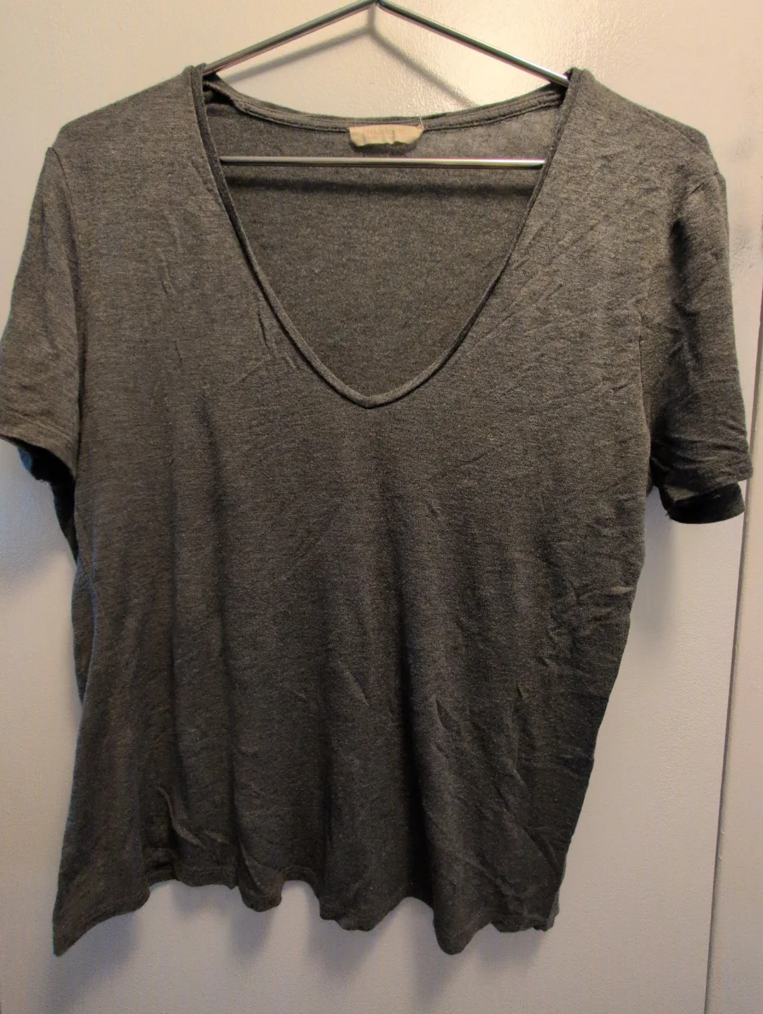 Zara Gray V-neck t-shirt #Freecycle 💚 thumbnail
