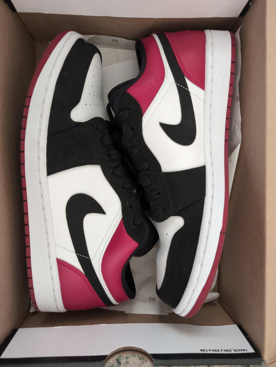 Jordan 1 Low - Black Toe
