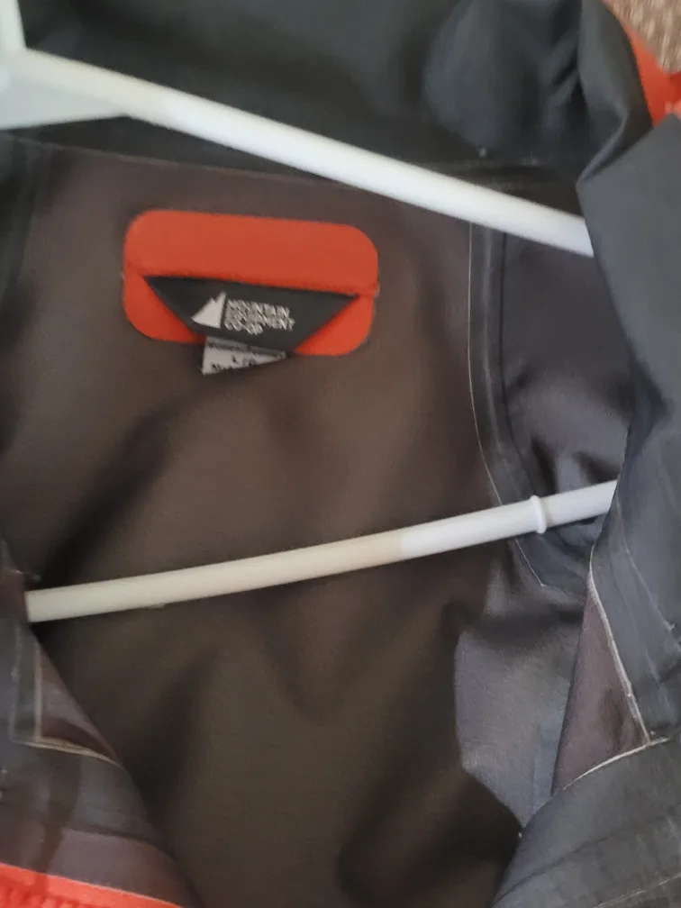 Mountain Equipment Co-op Men's Red and Orange Waterproof Jacket image indicator(3)