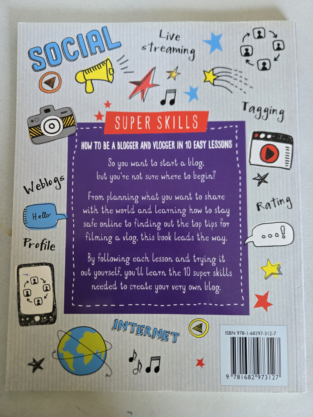 How to be a Blogger and Vlogger in 10 Easy Lessons - photo 2