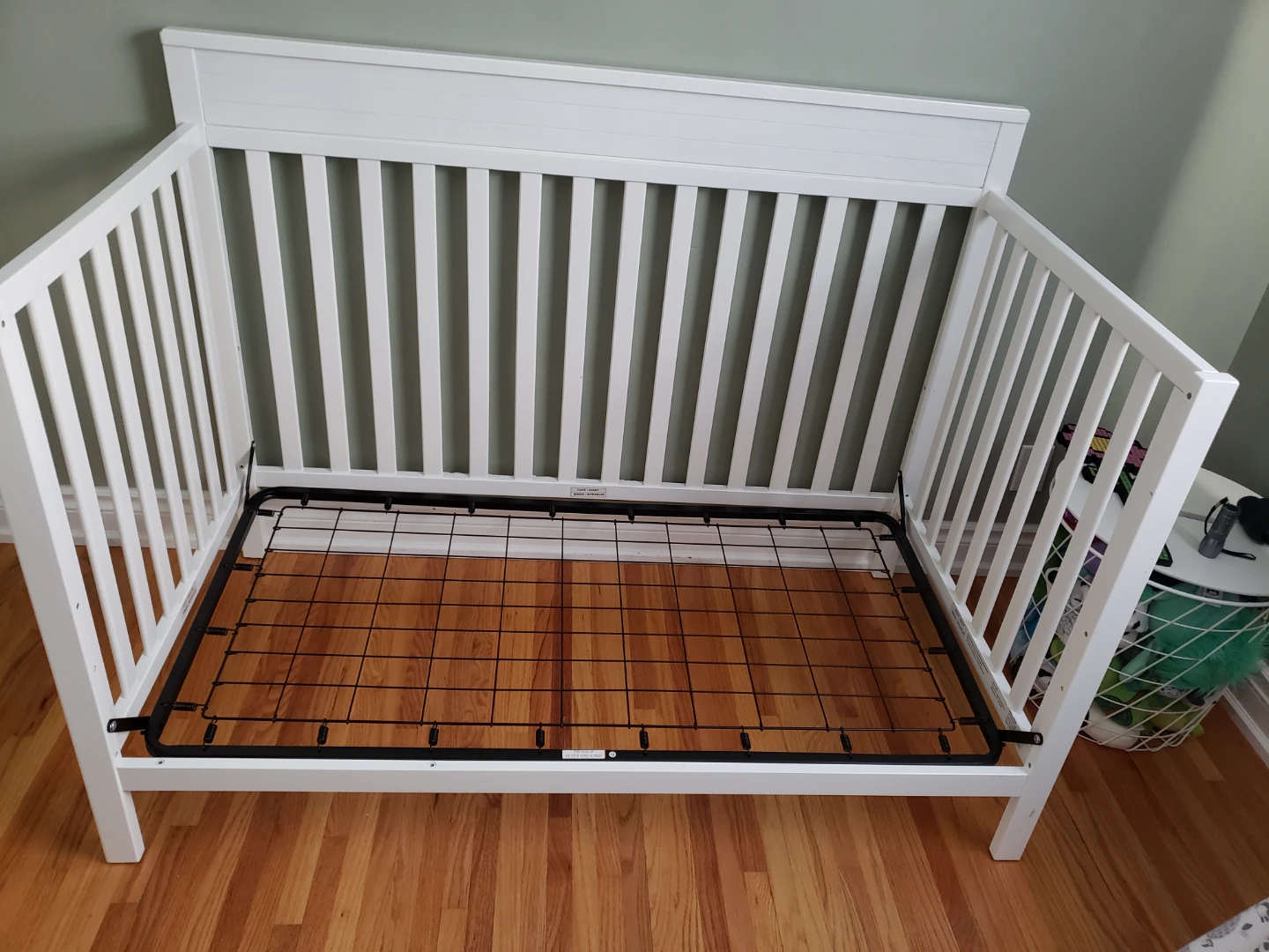White Convertible Crib - photo 2