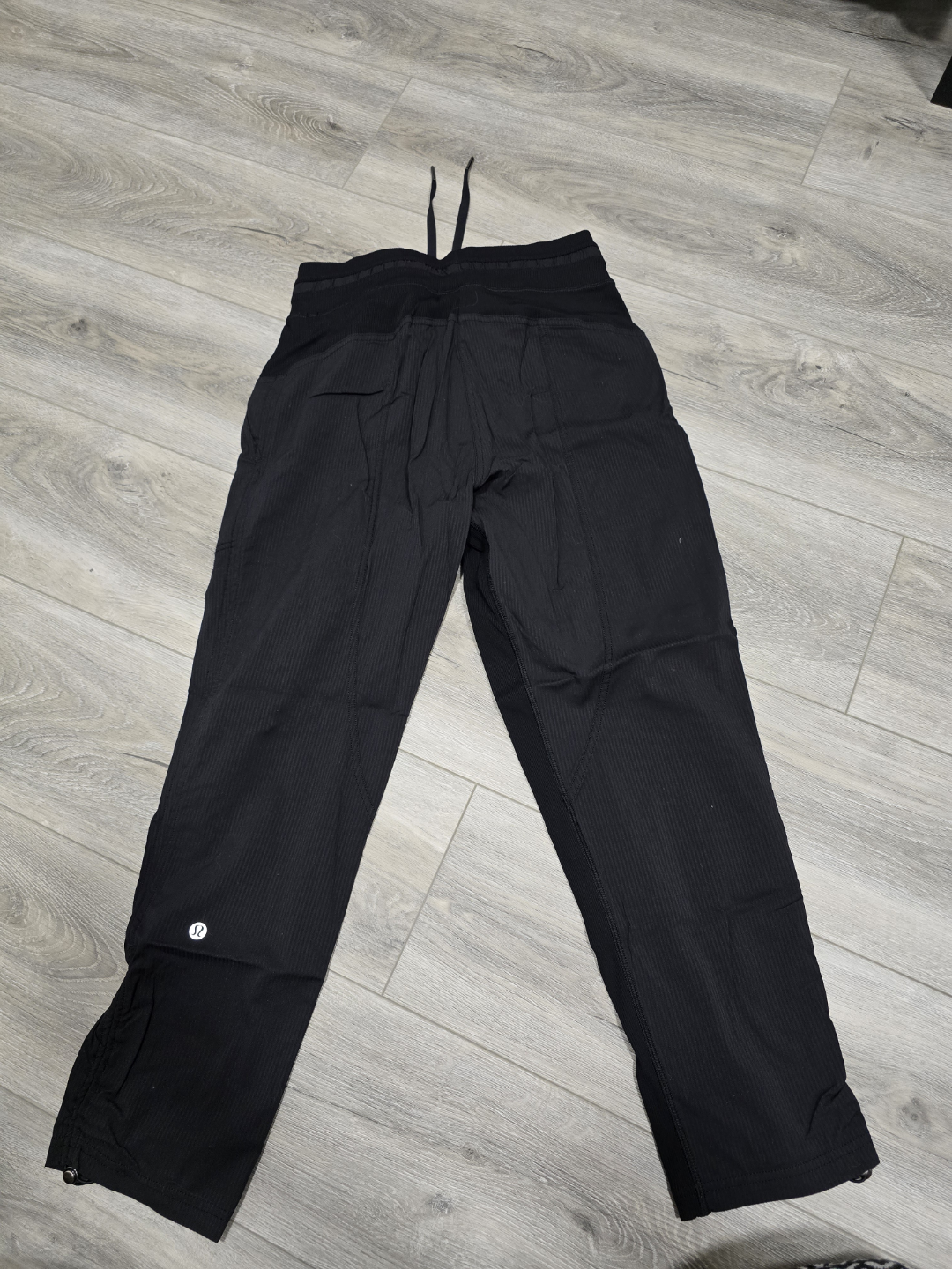 Lululemon Black cropped Training Pants - Size 4 - photo 2