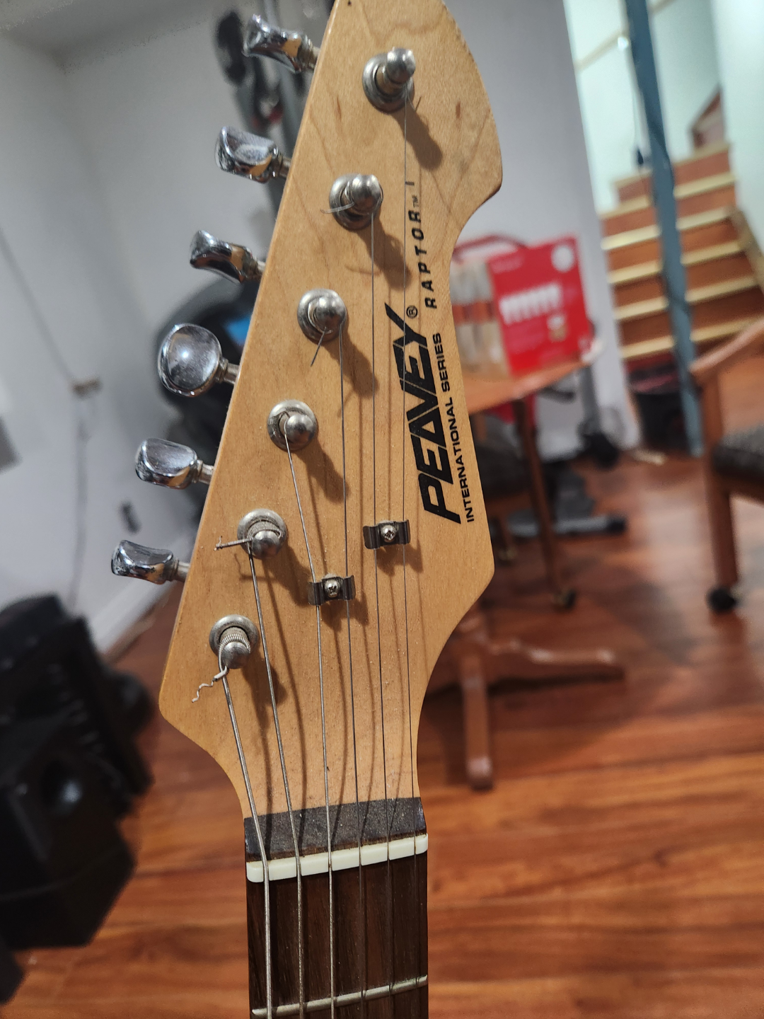 Peavey Raptor Electric Guitar - photo 4