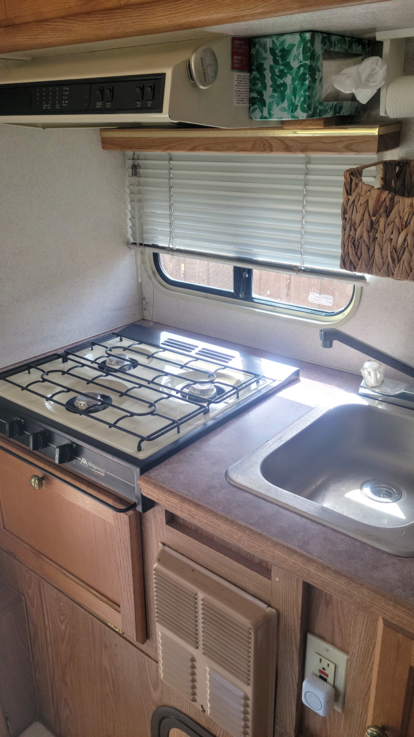 Bigfoot Camper 1500 8'2" fits 3/4 ton - photo 4