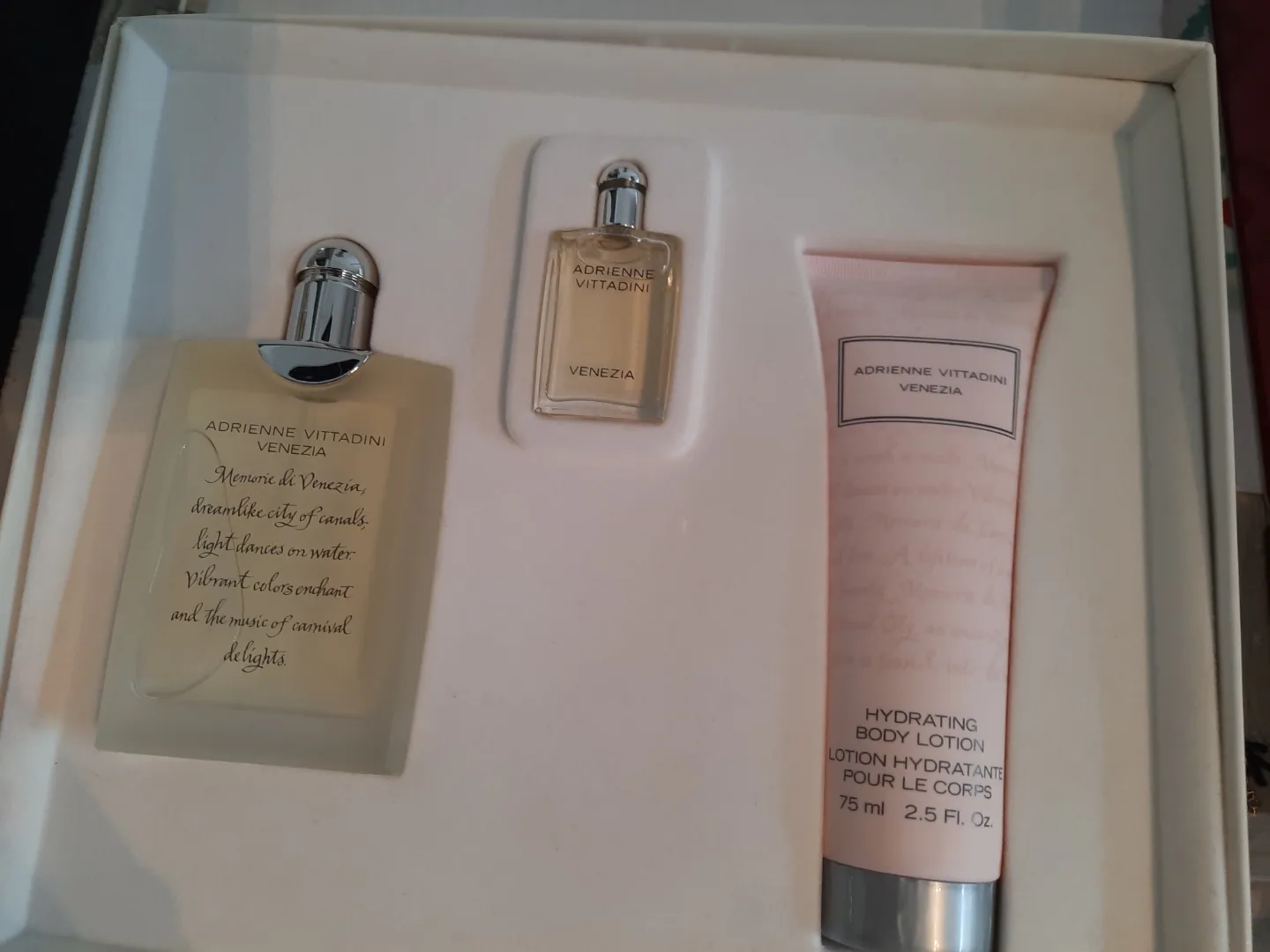 Adrienne Vittadini Venezia Gift Set thumbnail