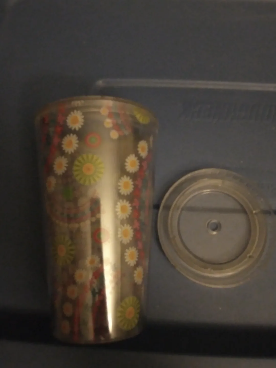 PLASTIC TUMBLER WITH SCREW ON LID thumbnail