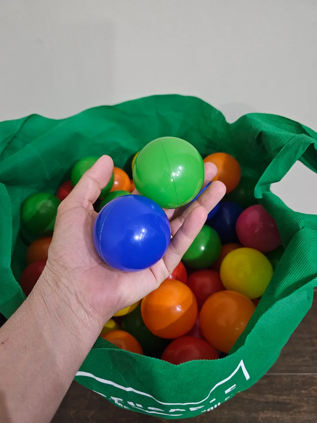 150 pieces plastic ball for kids image indicator(2)