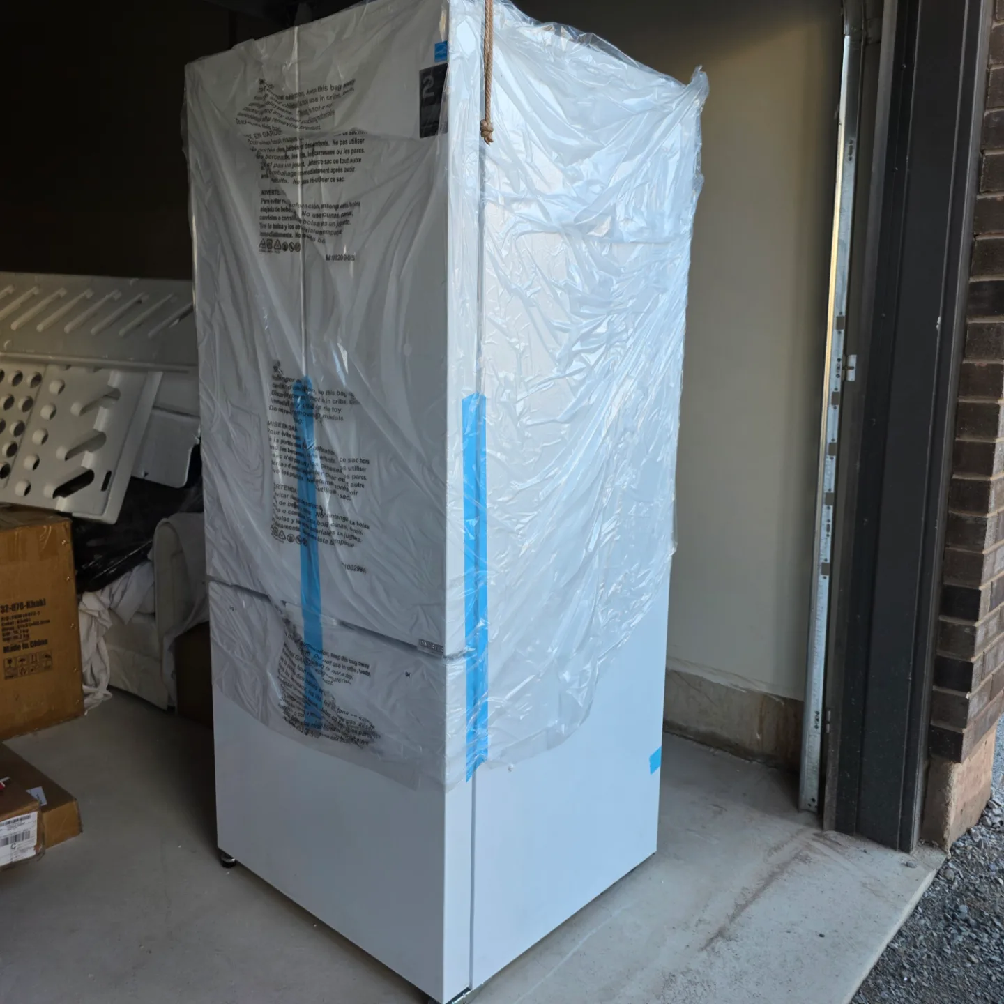 Marathon Refrigerator in White thumbnail