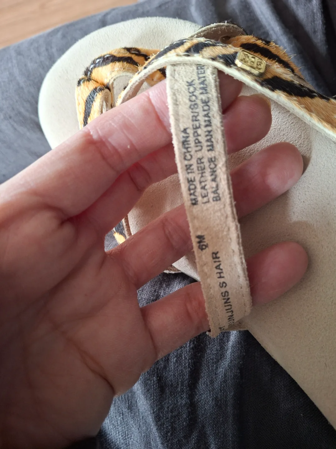 Sunjun's Gh Bass & Co. Tiger Print Sandals - Size 6 image indicator(5)