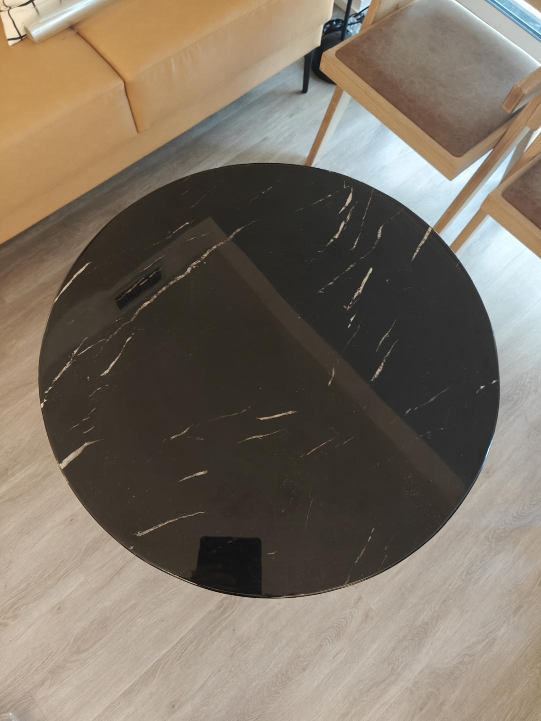 Round Marble-Top Dining Table with Gold Base - photo 2